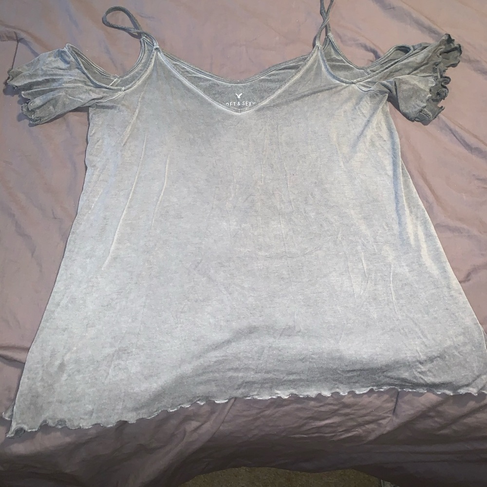 gray American Eagle Shirt